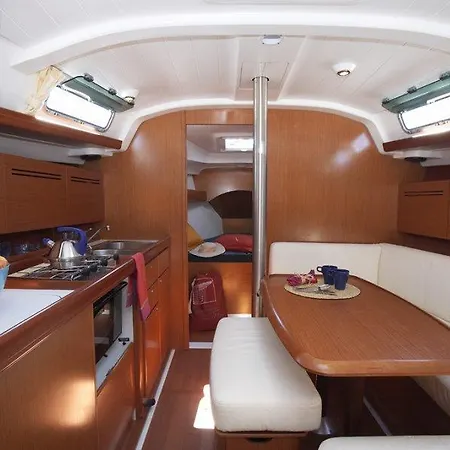 Charter Eolie 보트호텔 *