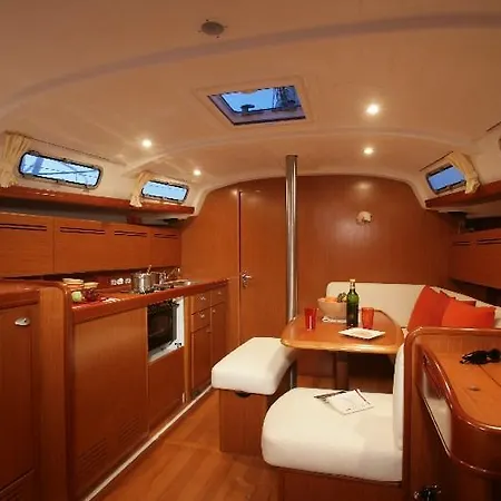 Charter Eolie * 밀라초