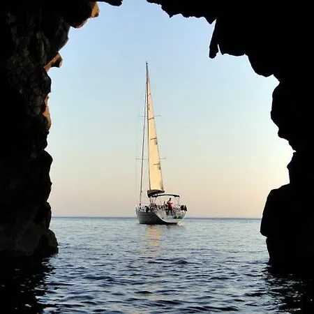Charter Eolie Botel